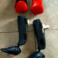 Guantoni e protezioni per kick boxing