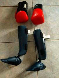 Guantoni e protezioni per kick boxing