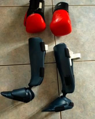 Guantoni e protezioni per kick boxing