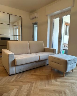 Divano letto 2 posti beige + pouf - nuovo