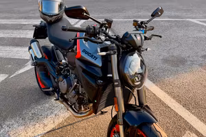Ducati Monster 890 V2 2026
