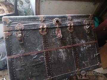 Antico baule da viaggio