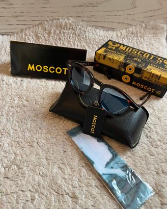 Occhiali Moscot tartarugati con lenti blu