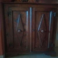 piccola credenza di  arte povera