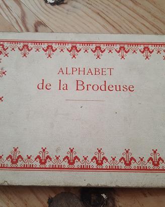 Alphabet de la Brodeuse, libro per punto croce