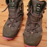 Scarponi da montagna waterproof n.37
