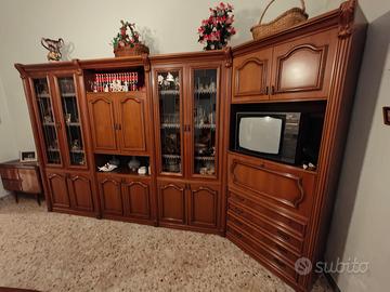 Libreria massiccia stile antico