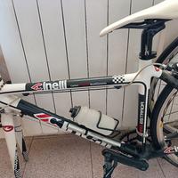 bicicletta in carbonio da corsa
