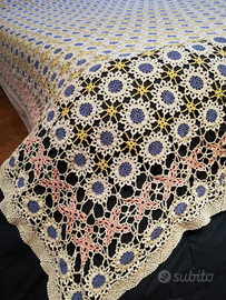 Copriletto matrimoniale vintage all'uncinetto