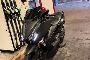 Tmax 530 SX