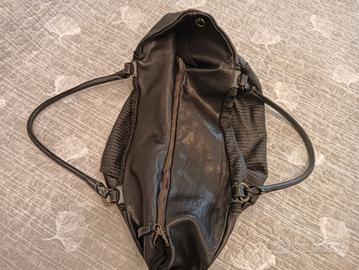 borsa nera pelle  intrecciata nuova usato 3 volte 