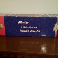 Albero di Natale con stella luminosa