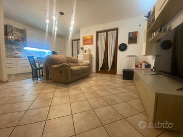 Centrale appartamento 4 vani + garage