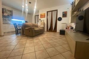 Centrale appartamento 4 vani + garage