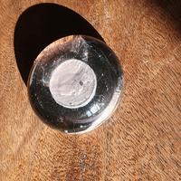 fermacarte in vetro con medaglia