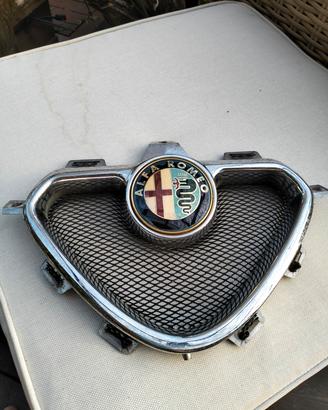 Griglietta anteriore con stemma Alfa Romeo Gtv 916