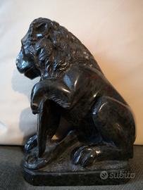 Scultura leone e cinghiale in marmo