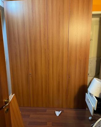Armadio grande multianta effetto legno scuro