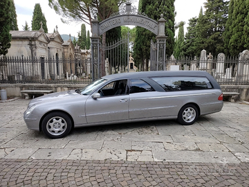 Auto funebre W 211