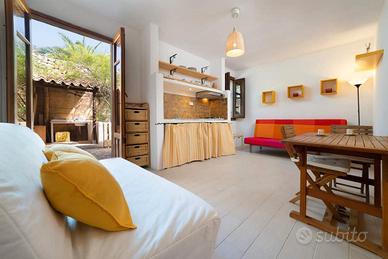 Monolocale arancio 4 posti Favignana