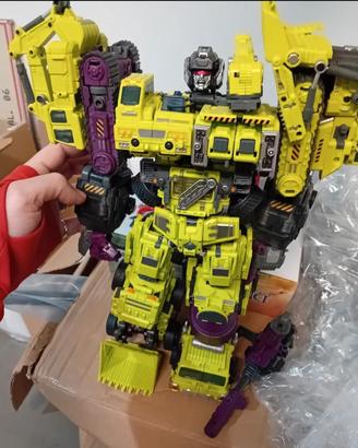 Devastator Generetion Toys Gravity builder 