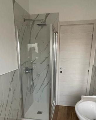 Box doccia + mobile bagno con specchio