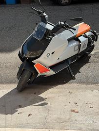 Scooter elettrico BMW CE04 anno 2022