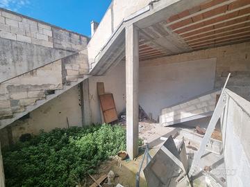 Semindipendente piano terra allo stato rustico