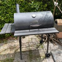 Barbecue affumicatore in ghisa