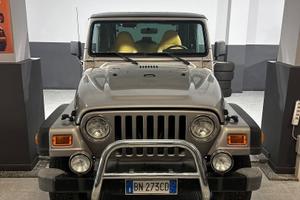 Jeep Wrangler con gancio traino omologato