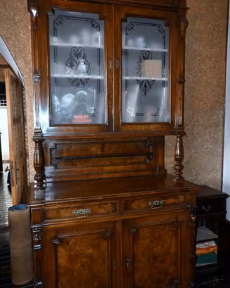 vetrina in legno massello