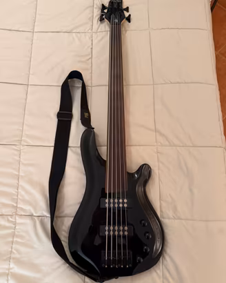 Basso elettrico fretles 5 corde  Harley Benton