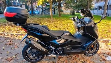 Yamaha T-Max Tech Max 560