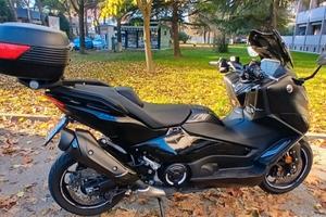 Yamaha T-Max Tech Max 560