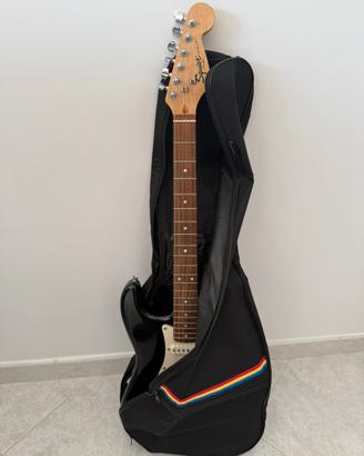 Strato by Squier Fender + Accessori