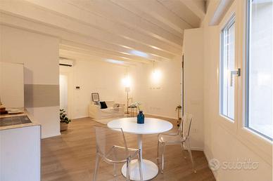 Rifinita indipendente con cortile