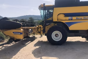 NEW HOLLAND CSX7060 MIETITREBBIA INTEGRALE,SOLLE