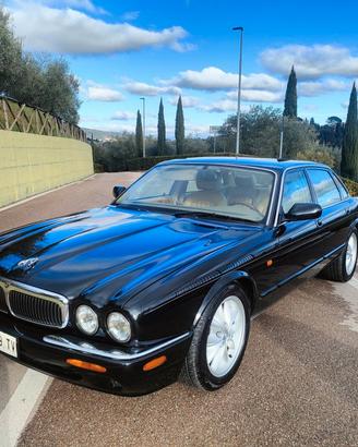 Jaguar XJ8