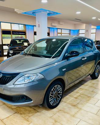 Lancia Ypsilon 1.0 Hybrid Silver / CarPlay S&S