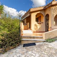 Villa esclusiva con giardino a Torre delle Stelle