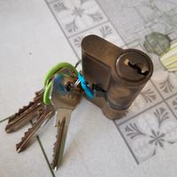 Cilindro per serratura di porte e portoncini Cisa.