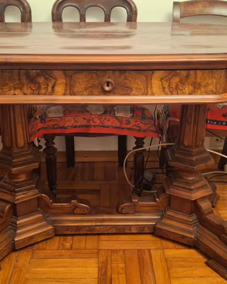 Tavolo stile Maggiolini