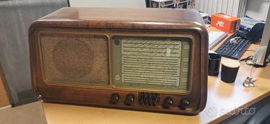 Radio valvolare CGE antica e funzionante