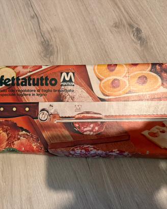 Coltello con regolatore di taglio e tagliere