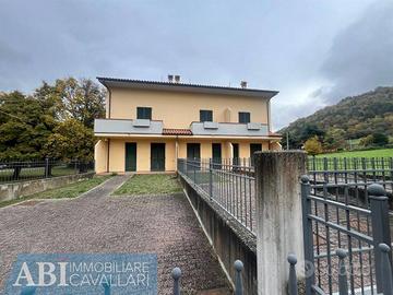 Villetta a schiera di 160 m² con più di 5 locali e