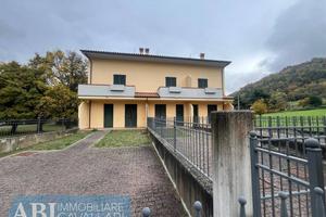 Villetta a schiera di 160 m² con più di 5 locali e