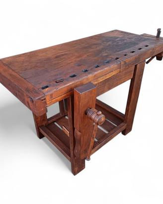 Vecchio banco da falegname con doppia morsa