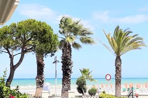 Elegante trilocale davanti al mare