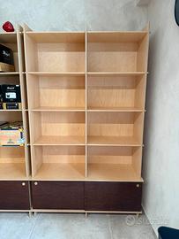 ARREDO 10 SCAFFALI A PARETE, 2 ISOLE + 1 SCRIVANIA