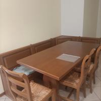 tavolo sedie cassapanca 
